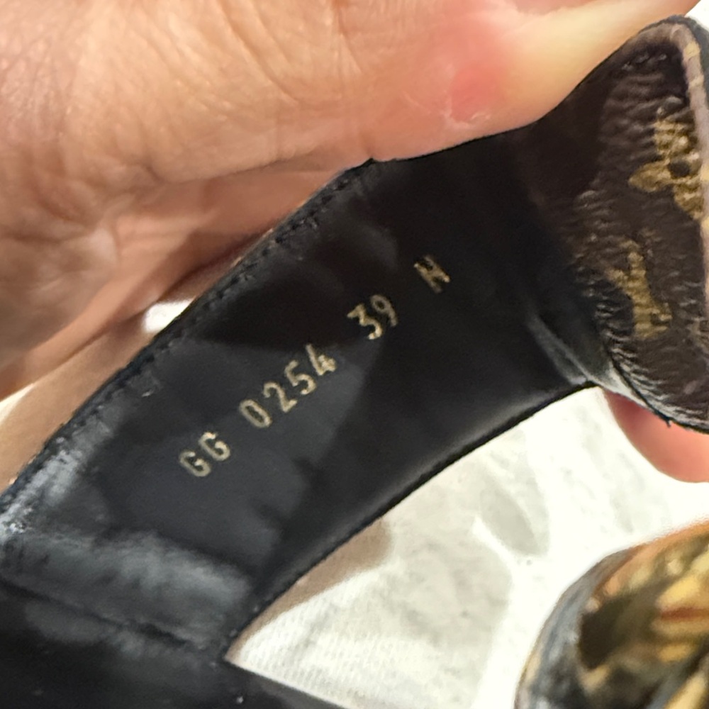 Louis Vuitton Black and Brown Monogram Slides - Picture 8 of 8